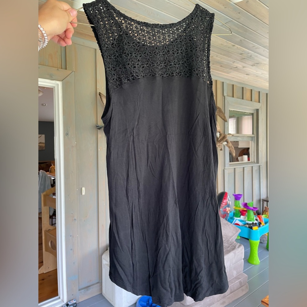Tank tops - Picture 2 of 2
